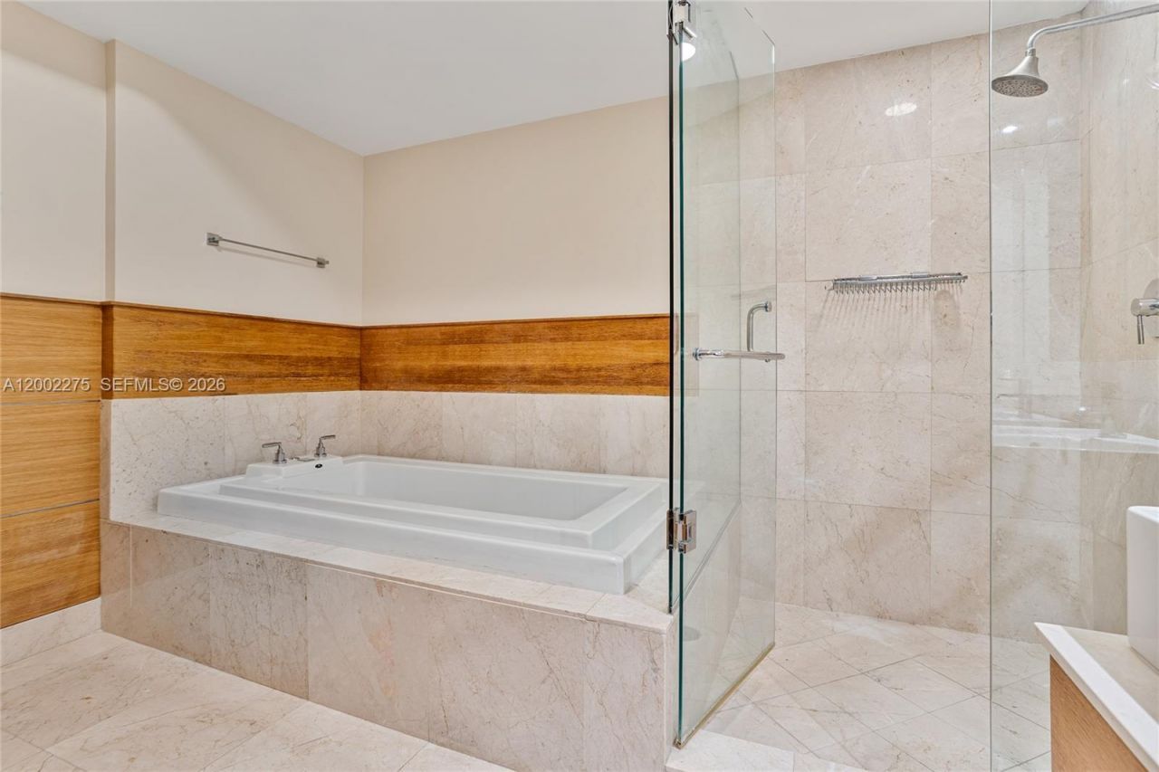 218 SE 14th St , Unit 2105, Miami, FL 33131 Photo