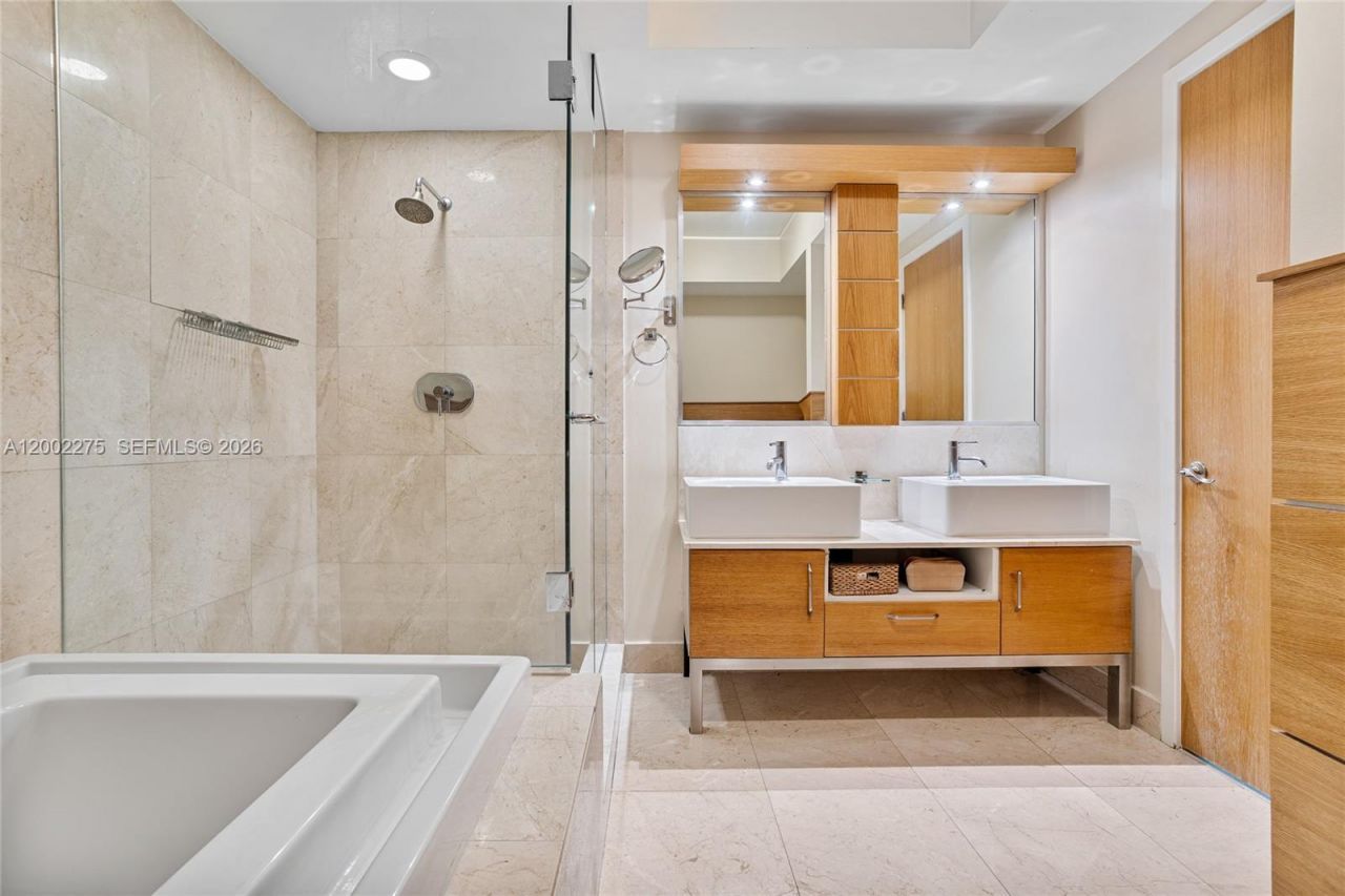 218 SE 14th St , Unit 2105, Miami, FL 33131 Photo
