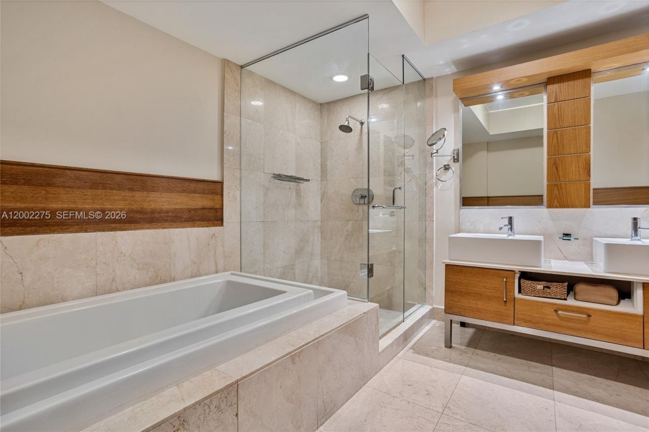 218 SE 14th St , Unit 2105, Miami, FL 33131 Photo
