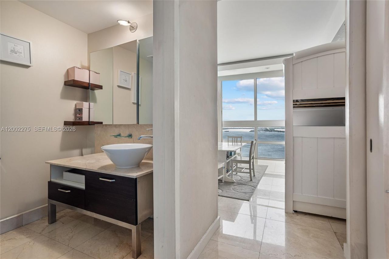 218 SE 14th St , Unit 2105, Miami, FL 33131 Photo