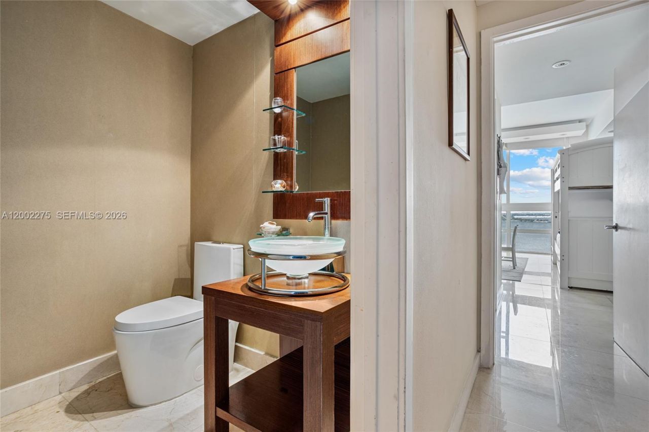 218 SE 14th St , Unit 2105, Miami, FL 33131 Photo
