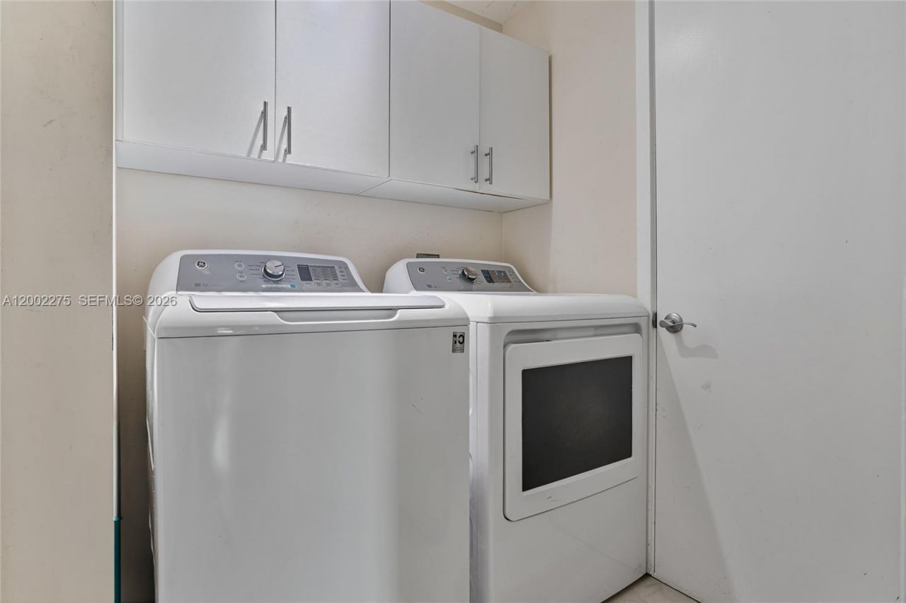218 SE 14th St , Unit 2105, Miami, FL 33131 Photo