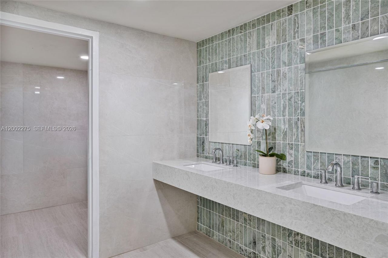 218 SE 14th St , Unit 2105, Miami, FL 33131 Photo