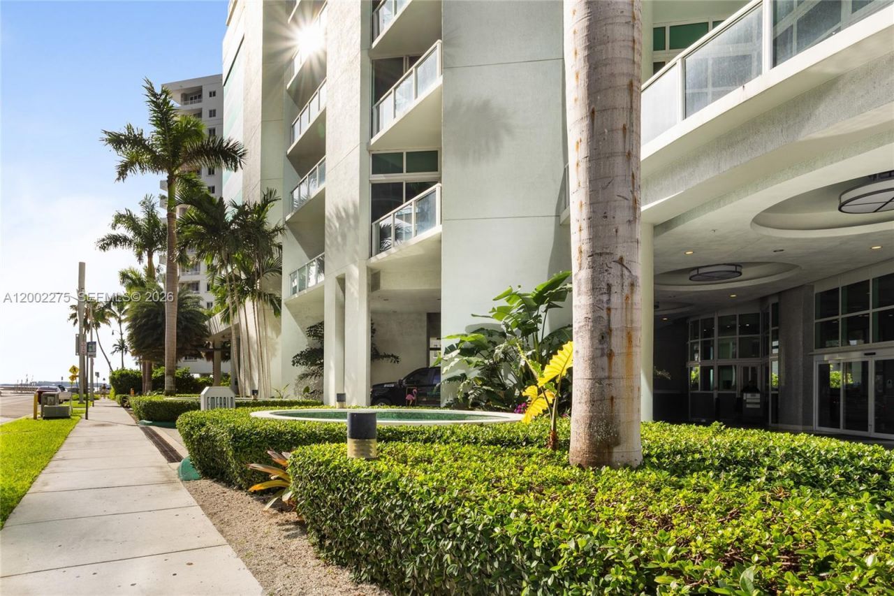 218 SE 14th St , Unit 2105, Miami, FL 33131 Photo