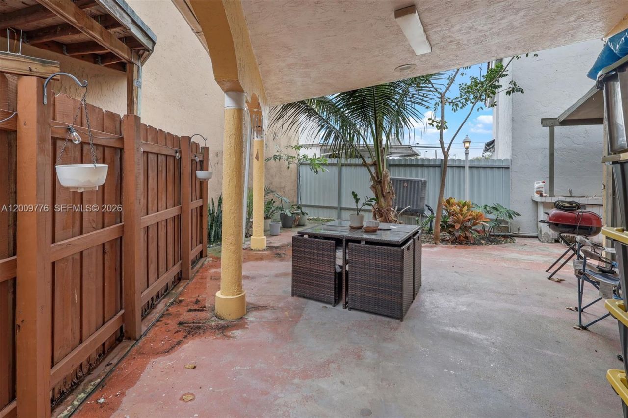 12682 NW 7th Way , Miami, FL 33182 Photo