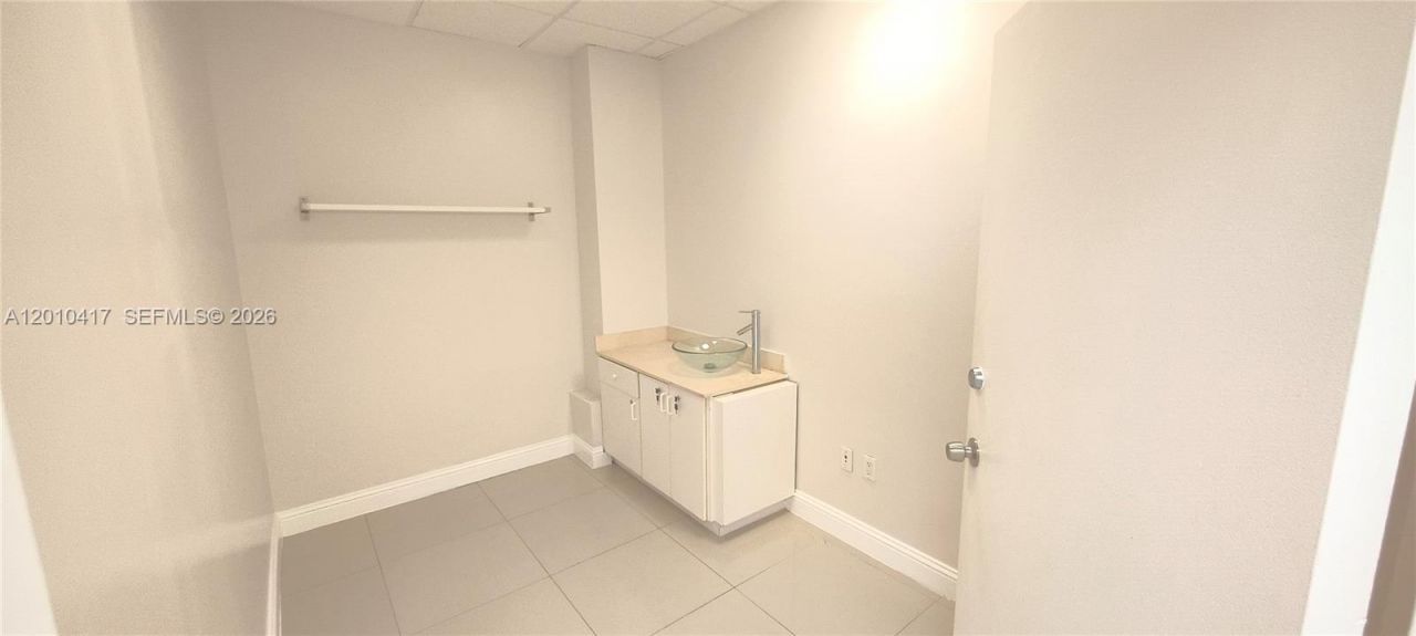 12550 Biscayne Blvd , Unit 605, North Miami, FL 33181 Photo