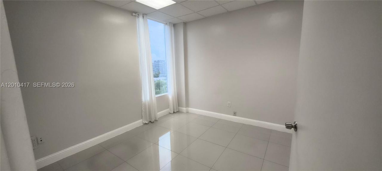 12550 Biscayne Blvd , Unit 605, North Miami, FL 33181 Photo