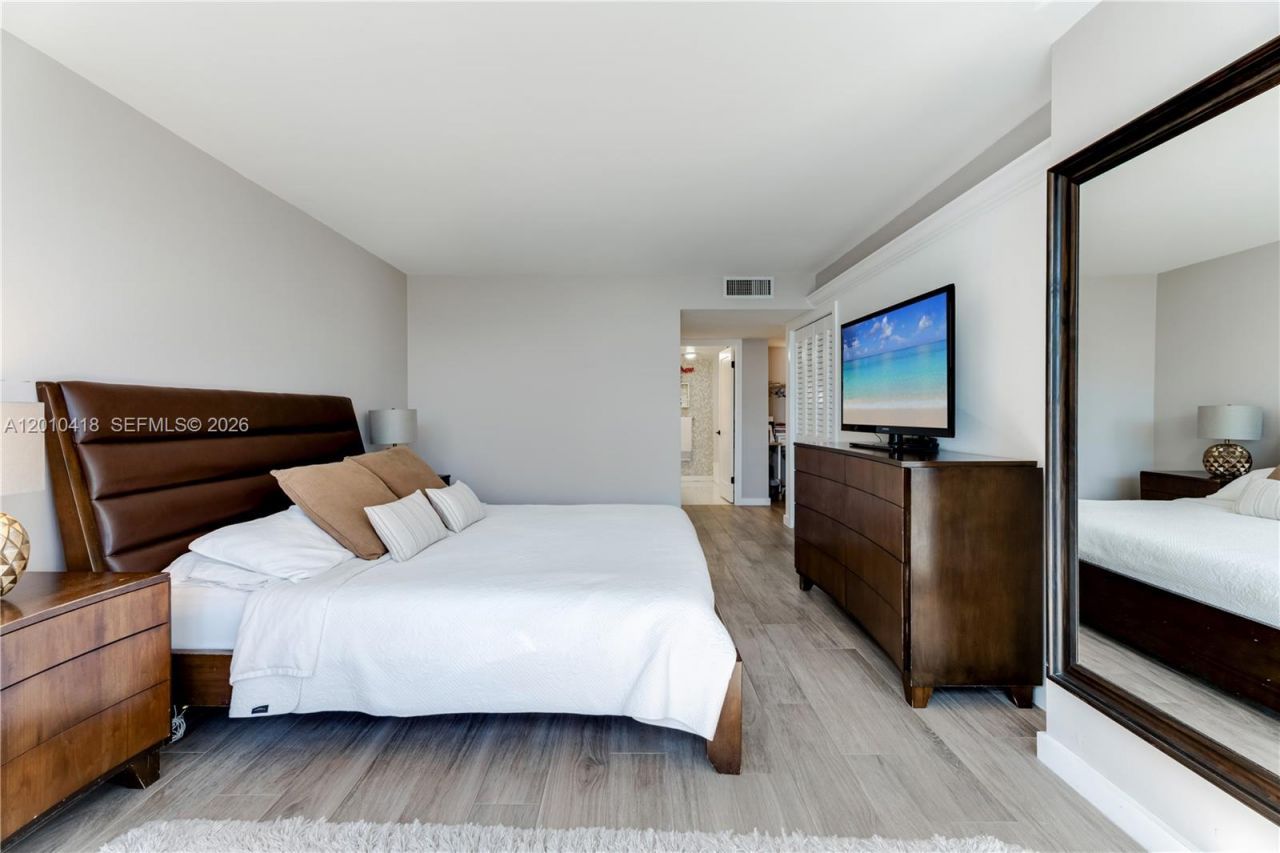 1901 Brickell Ave, Unit B1809, Miami, FL 33129 Photo