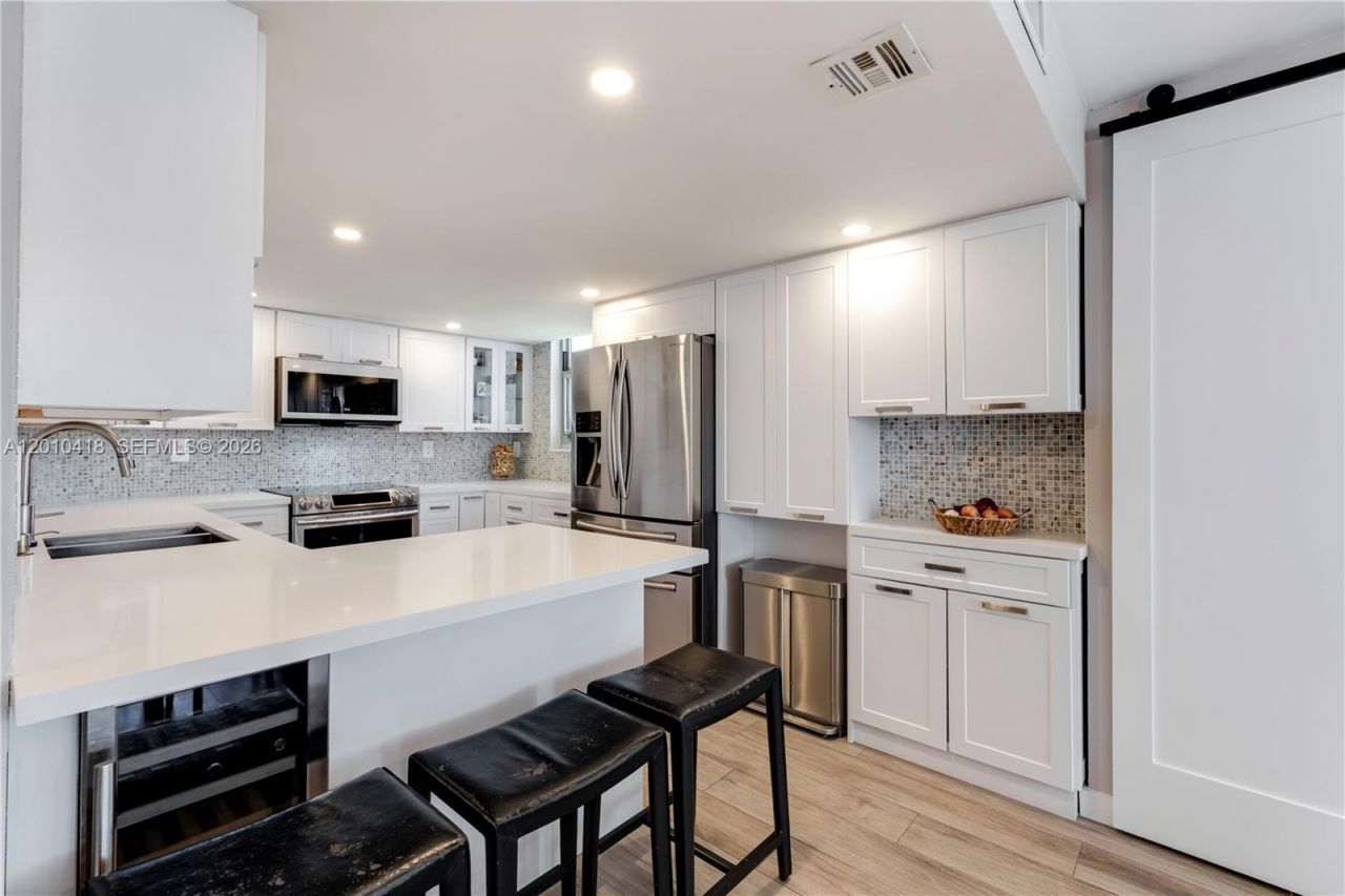 1901 Brickell Ave, Unit B1809, Miami, FL 33129 Photo