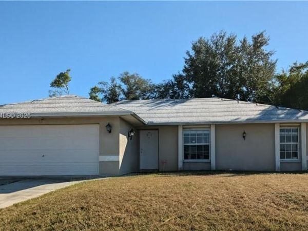 316 NE 7 Street , Cape Coral, FL 33909
