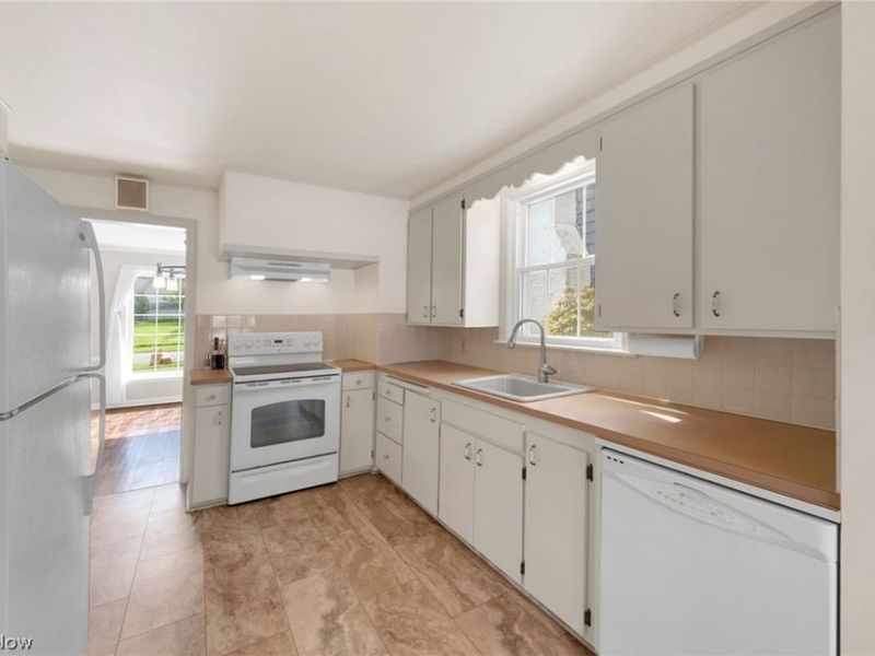 1132 Yellowstone Road, Cleveland Heights, OH 44121 Photo 8