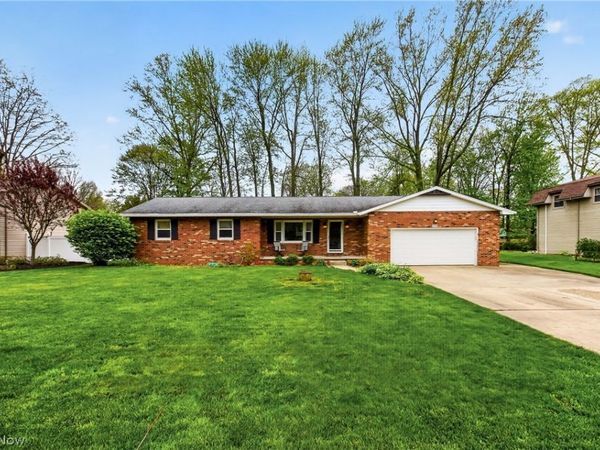 324 Old Oak Drive , Cortland, OH 44410