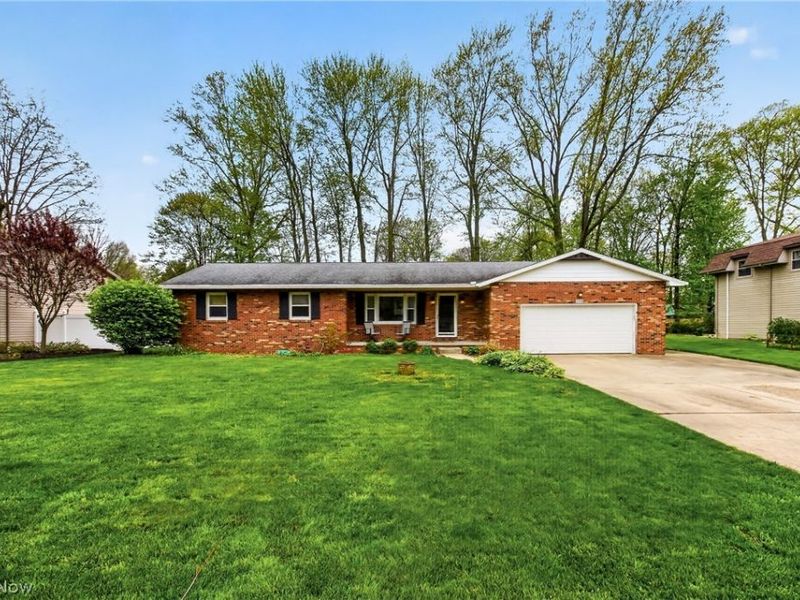 324 Old Oak Drive , Cortland, OH 44410 Photo 1