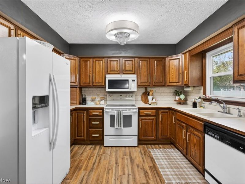 324 Old Oak Drive , Cortland, OH 44410 Photo 10