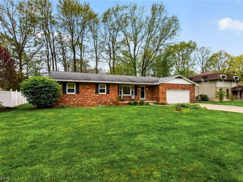 324 Old Oak Drive , Cortland, OH 44410 Photo 2