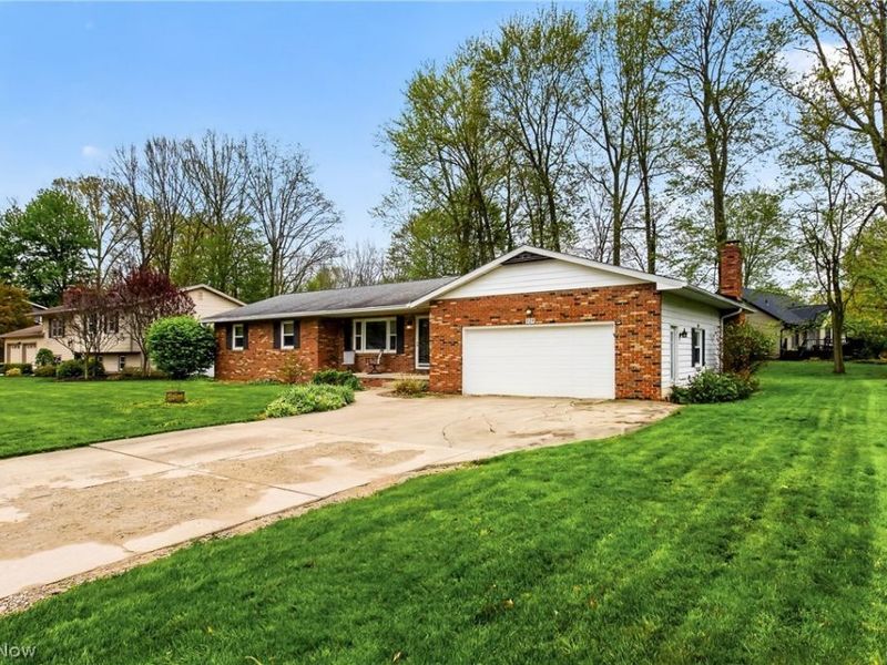 324 Old Oak Drive , Cortland, OH 44410 Photo 3