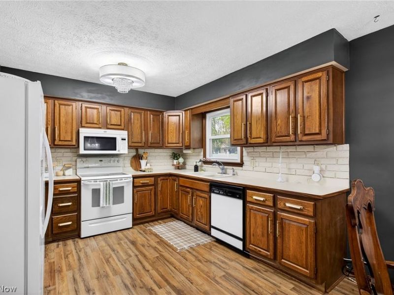 324 Old Oak Drive , Cortland, OH 44410 Photo 9