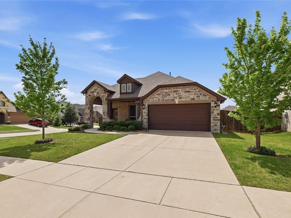 1068 English Oak Drive, Burleson, TX 76028