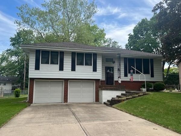 10711 W 92nd Street, Overland Park, KS 66214