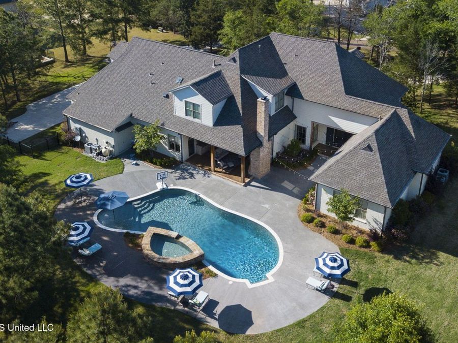 Property Image 100