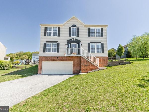 271 COURTNEY COURT, SPRING GROVE, PA 17362