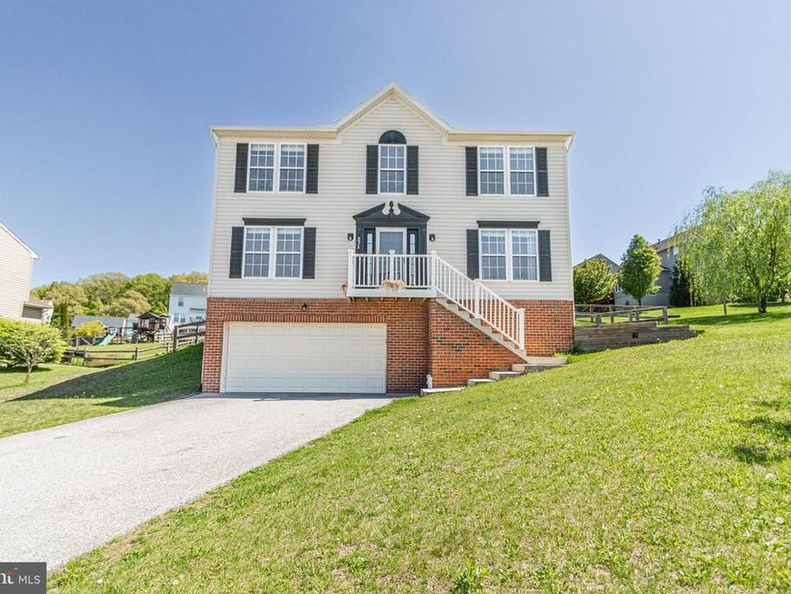 271 Courtney Court, Spring Grove, PA 17362 Main Photo