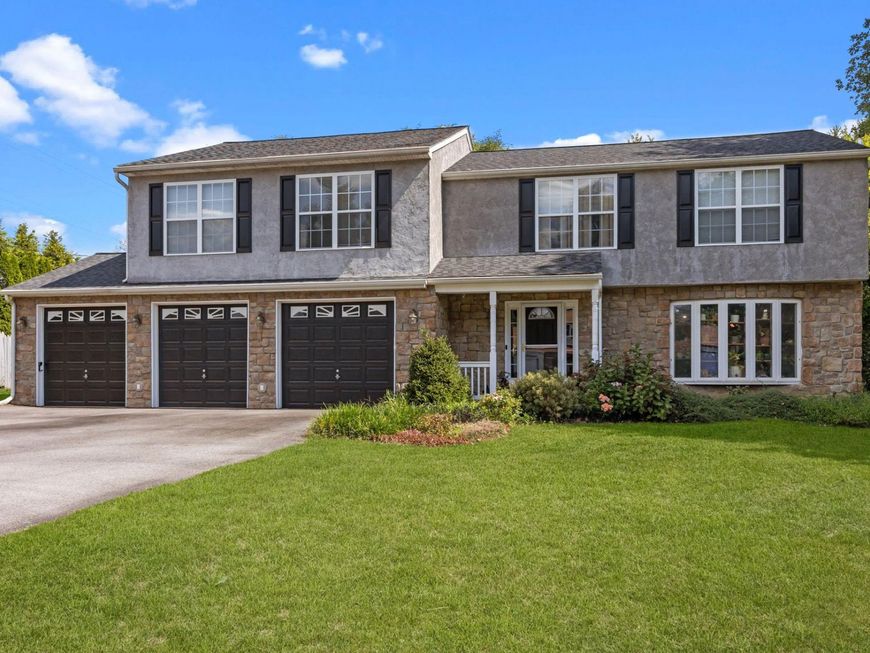 2 Buckingham Drive, Downingtown, PA 19335 Main Photo