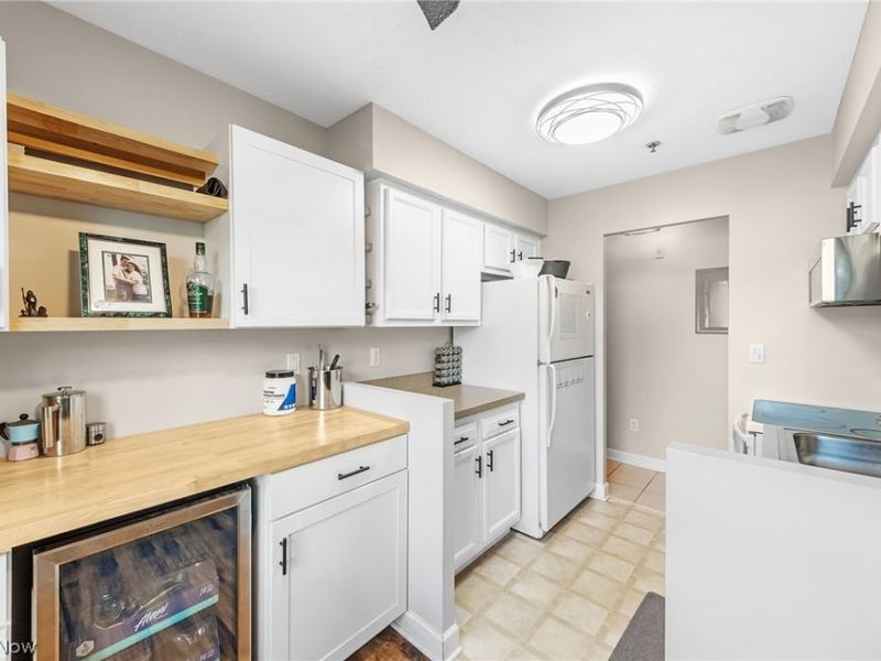 2885 Pease Drive, Unit 103, Rocky River, OH 44116 Photo 5