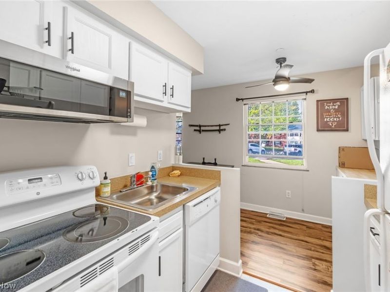 2885 Pease Drive, Unit 103, Rocky River, OH 44116 Photo 8