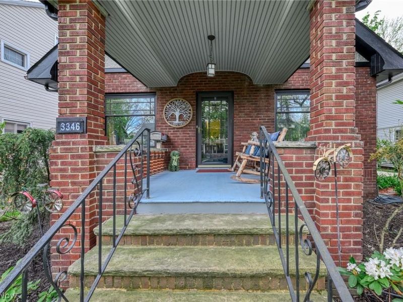 3346 E Fairfax Rd, Cleveland Heights, OH 44118 Photo 3