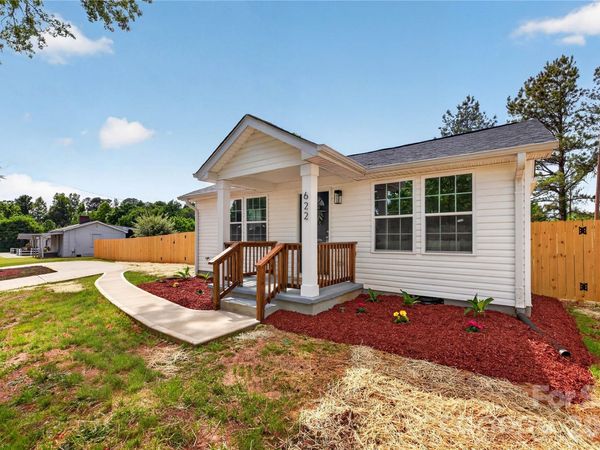 622 W Catawba Avenue , Mount Holly, NC 28120
