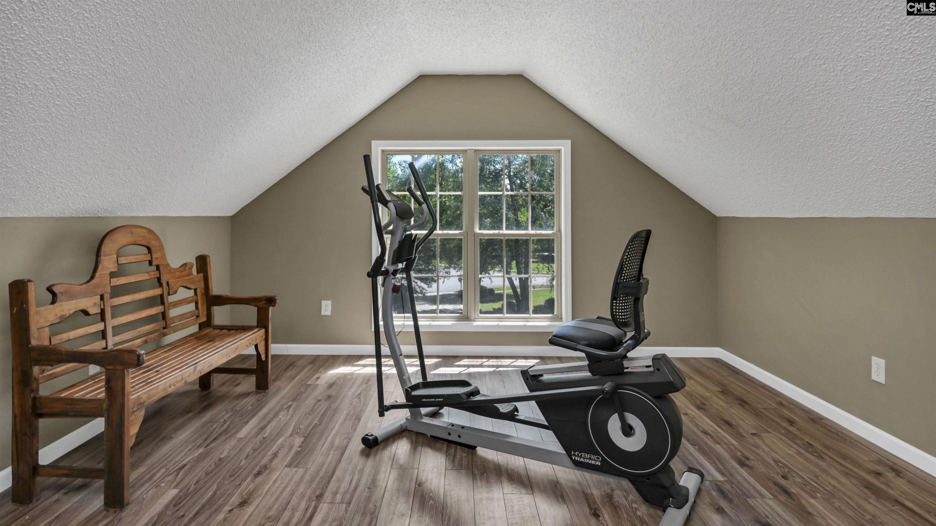 409 Steeple Crest N Photo 32