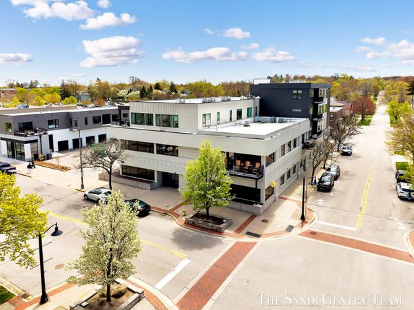 300 Washington Avenue, Unit 3, Grand Haven, MI 49417