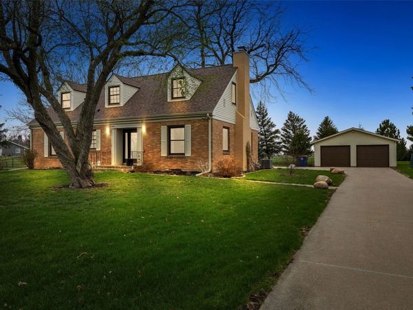 1107 G Avenue , Vinton, IA 52349