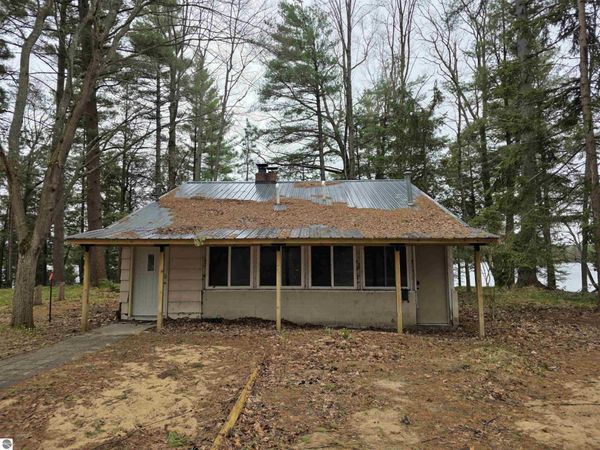 1134 East Lake Drive SE, Kalkaska, MI 49646