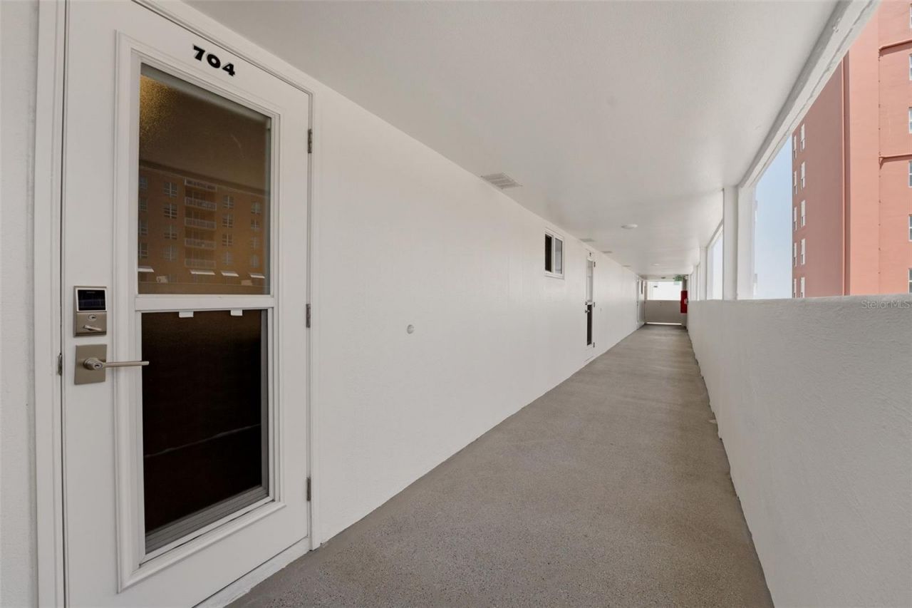 33 S Gulfstream Avenue , Unit 704, Sarasota, FL 34236 Photo