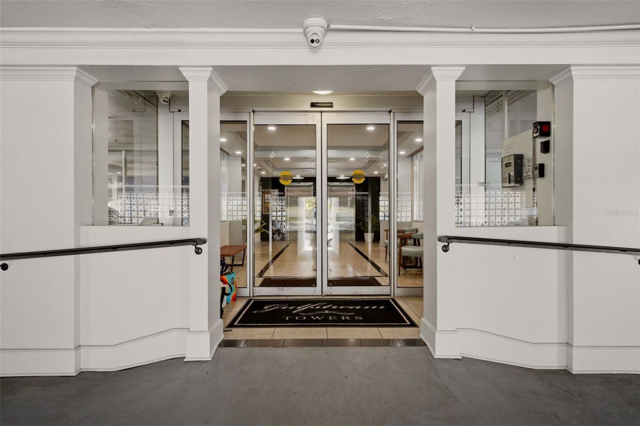 33 S Gulfstream Avenue , Unit 704, Sarasota, FL 34236 Photo