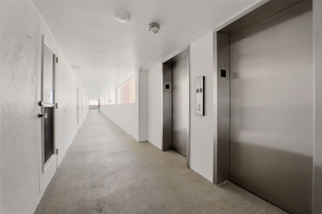 33 S Gulfstream Avenue , Unit 704, Sarasota, FL 34236 Photo