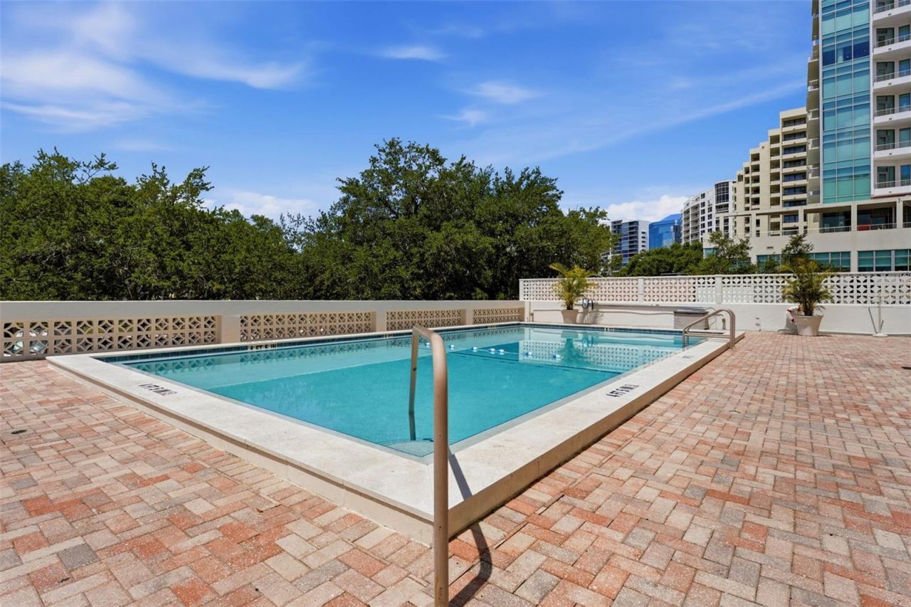 33 S Gulfstream Avenue , Unit 704, Sarasota, FL 34236 Photo
