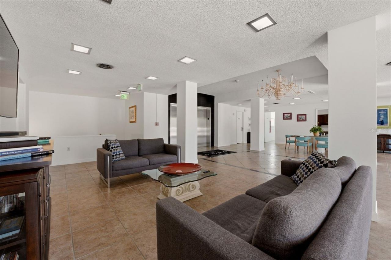 33 S Gulfstream Avenue , Unit 704, Sarasota, FL 34236 Photo