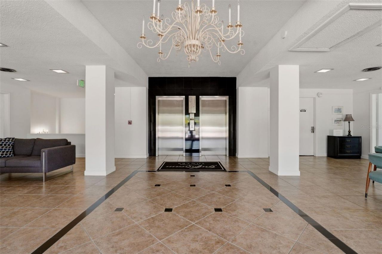 33 S Gulfstream Avenue , Unit 704, Sarasota, FL 34236 Photo