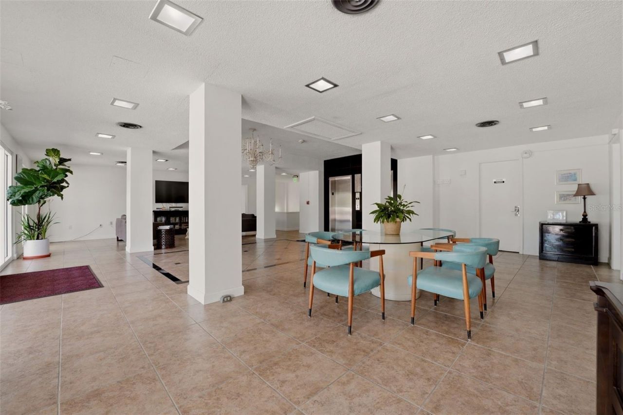 33 S Gulfstream Avenue , Unit 704, Sarasota, FL 34236 Photo