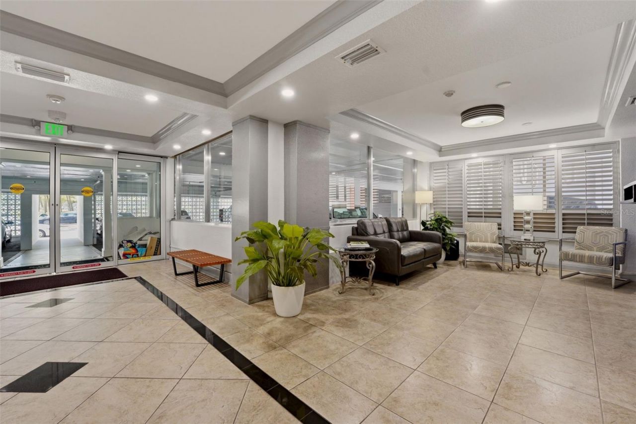 33 S Gulfstream Avenue , Unit 704, Sarasota, FL 34236 Photo