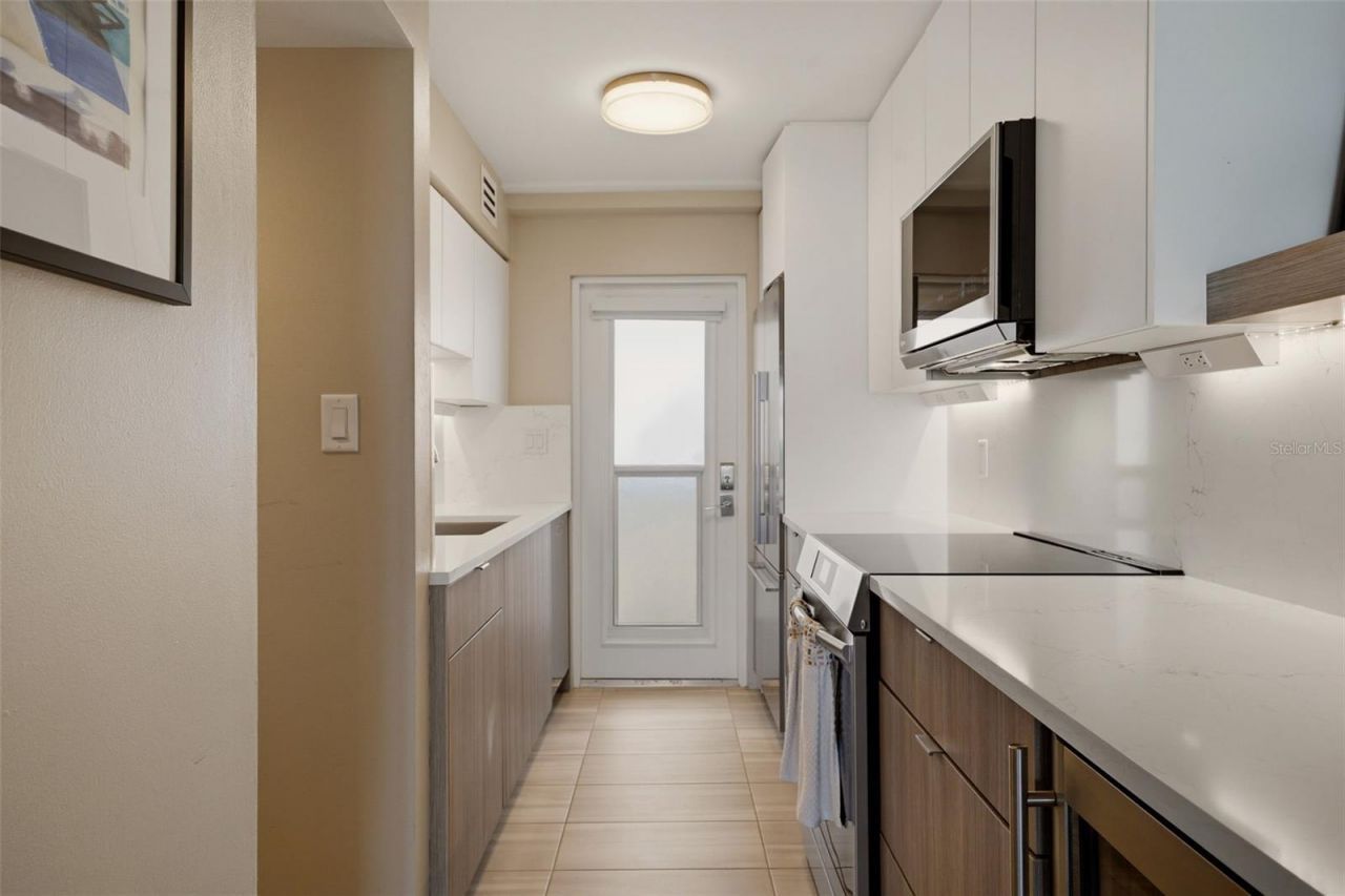 33 S Gulfstream Avenue , Unit 704, Sarasota, FL 34236 Photo