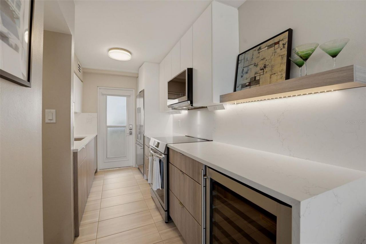 33 S Gulfstream Avenue , Unit 704, Sarasota, FL 34236 Photo