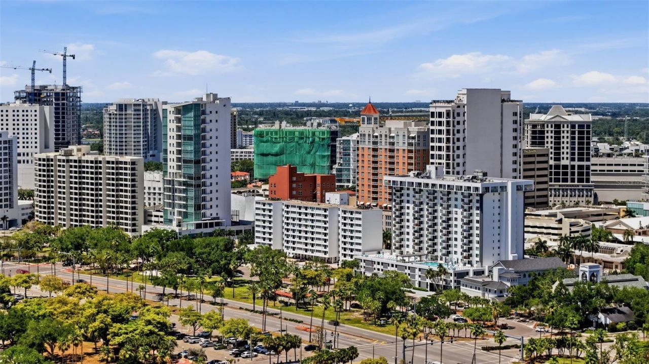 33 S Gulfstream Avenue , Unit 704, Sarasota, FL 34236 Photo