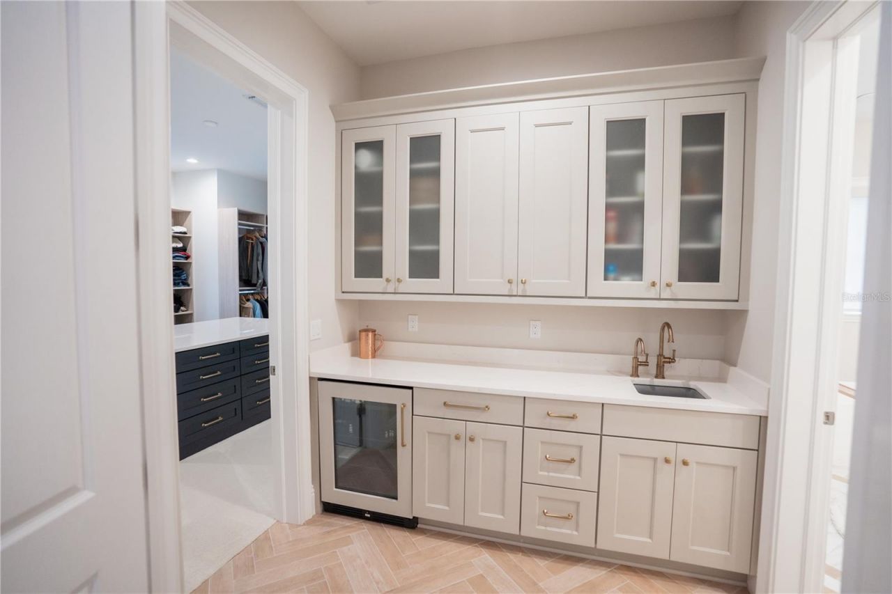 4402 W Beach Park Drive, Tampa, FL 33609 Photo