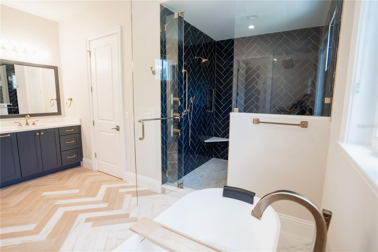 4402 W Beach Park Drive, Tampa, FL 33609 Photo