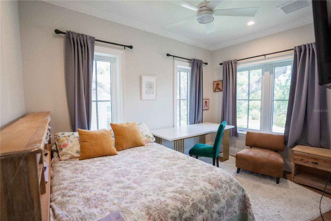 4402 W Beach Park Drive, Tampa, FL 33609 Photo