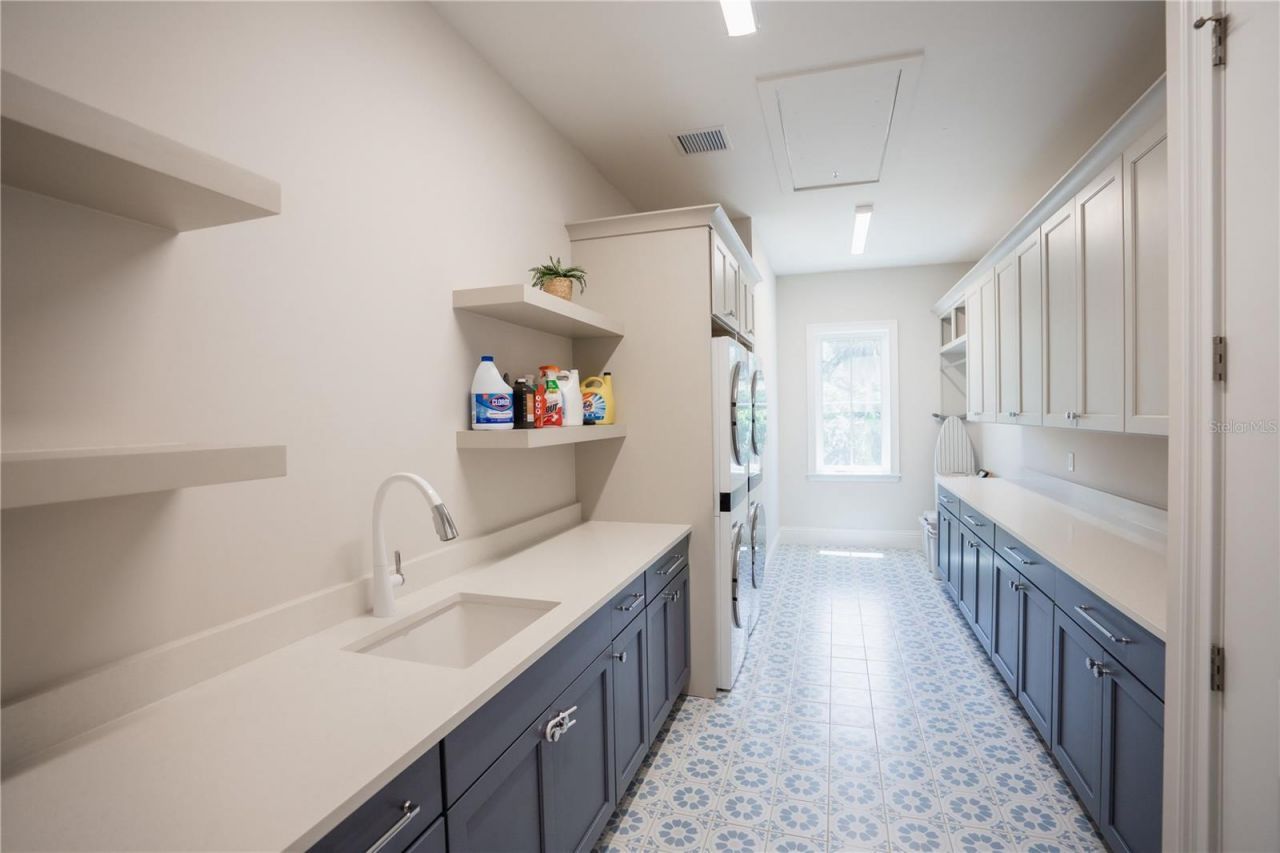 4402 W Beach Park Drive, Tampa, FL 33609 Photo